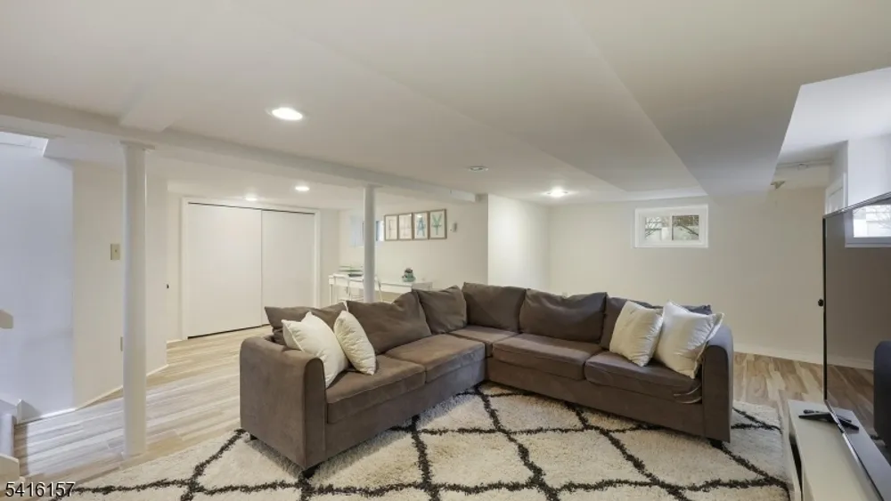 288 Seneca Pl, Westfield, NJ 07090