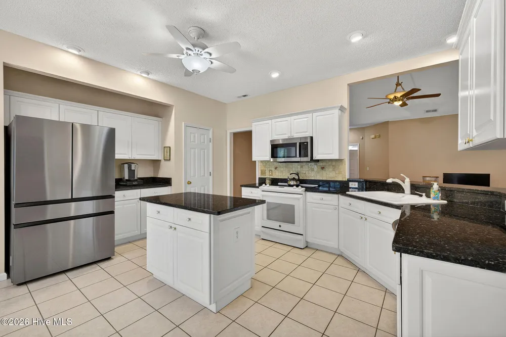 1113 Willow Pond Ln, Leland, NC 28451-7450