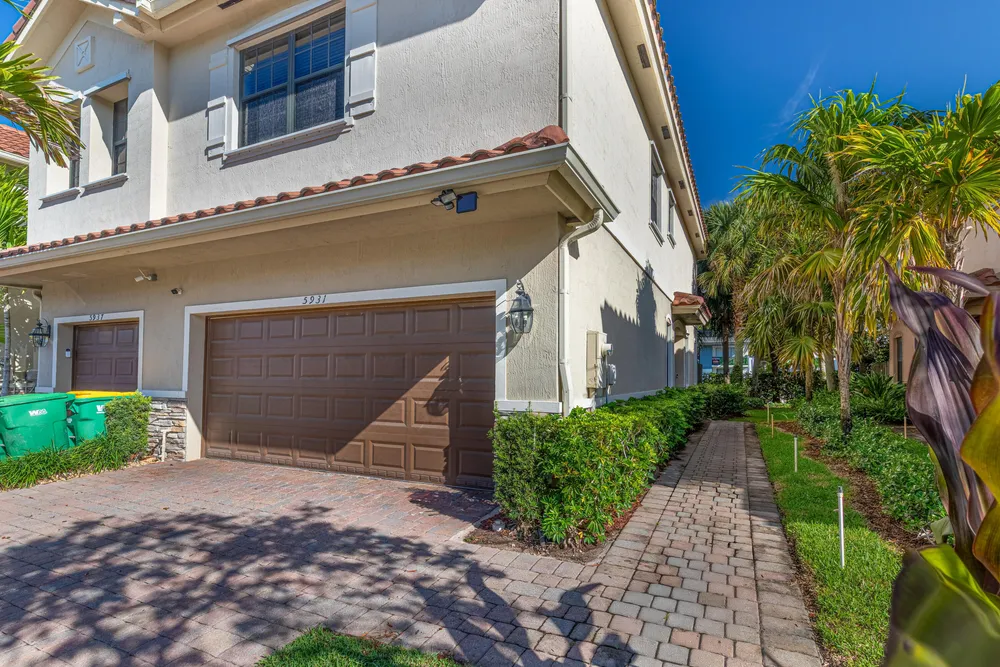 5931 NW 56th Pl, Tamarac, FL 33319
