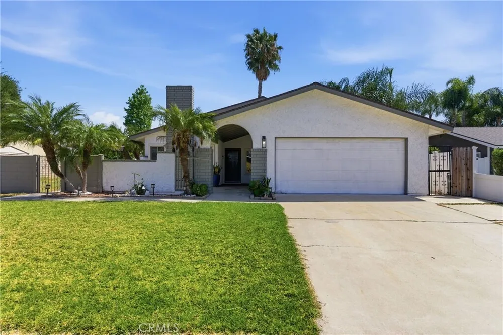 1019 Meadowview Ct, Corona, CA 92880