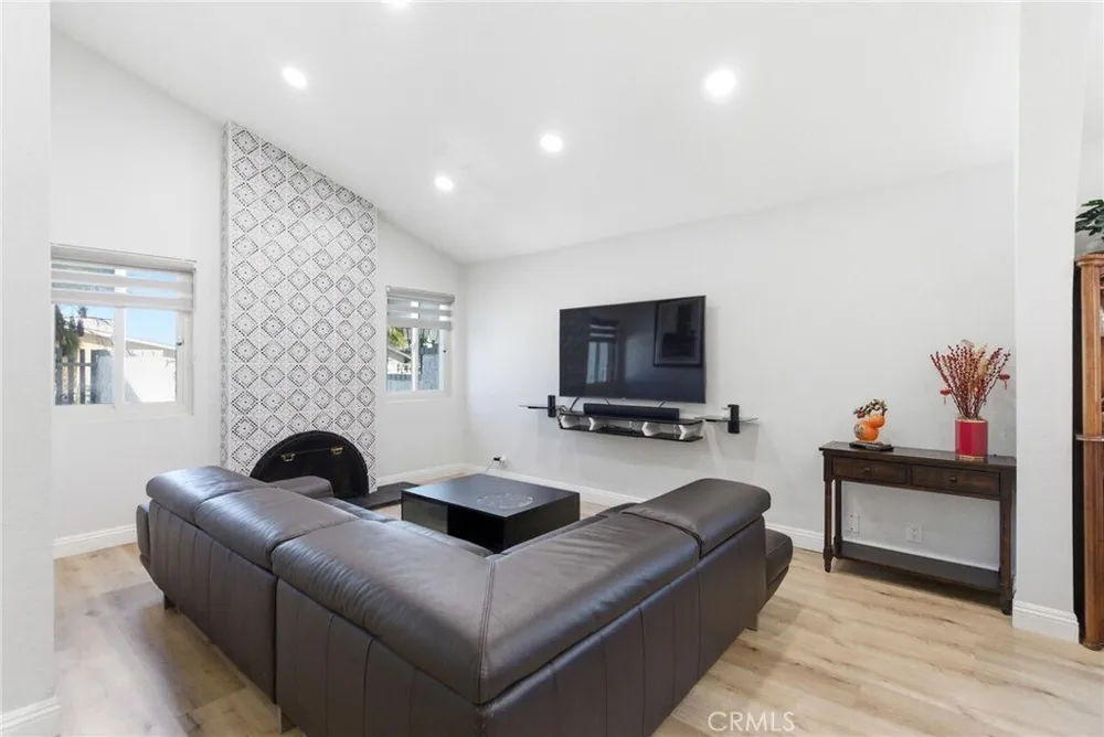 1019 Meadowview Ct, Corona, CA 92880