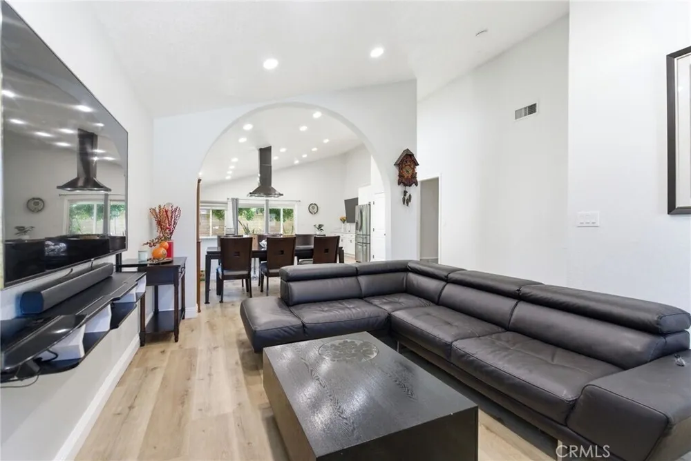 1019 Meadowview Ct, Corona, CA 92880