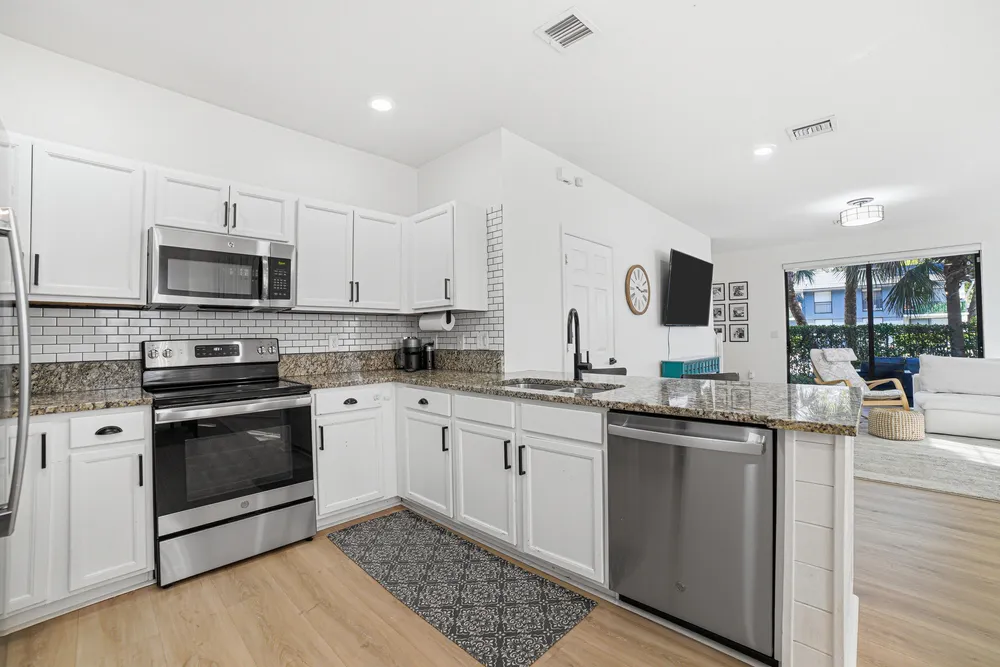 5931 NW 56th Pl, Tamarac, FL 33319