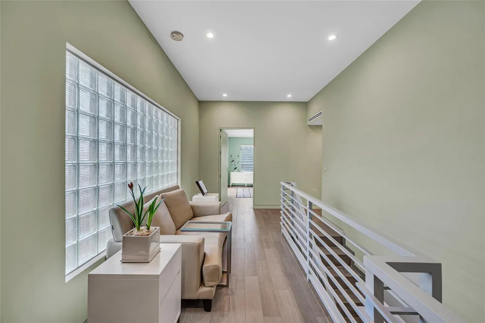 1200 NE 2nd St, Fort Lauderdale, FL 33301