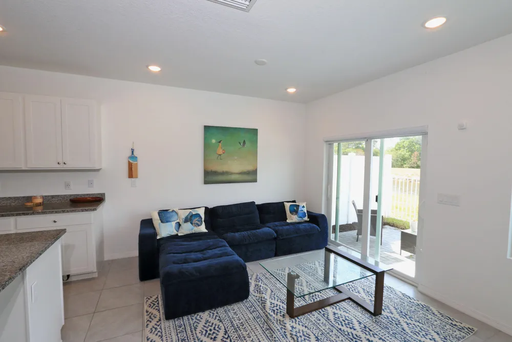 656 NE Waters Edge Ln, Port St Lucie, FL 34983