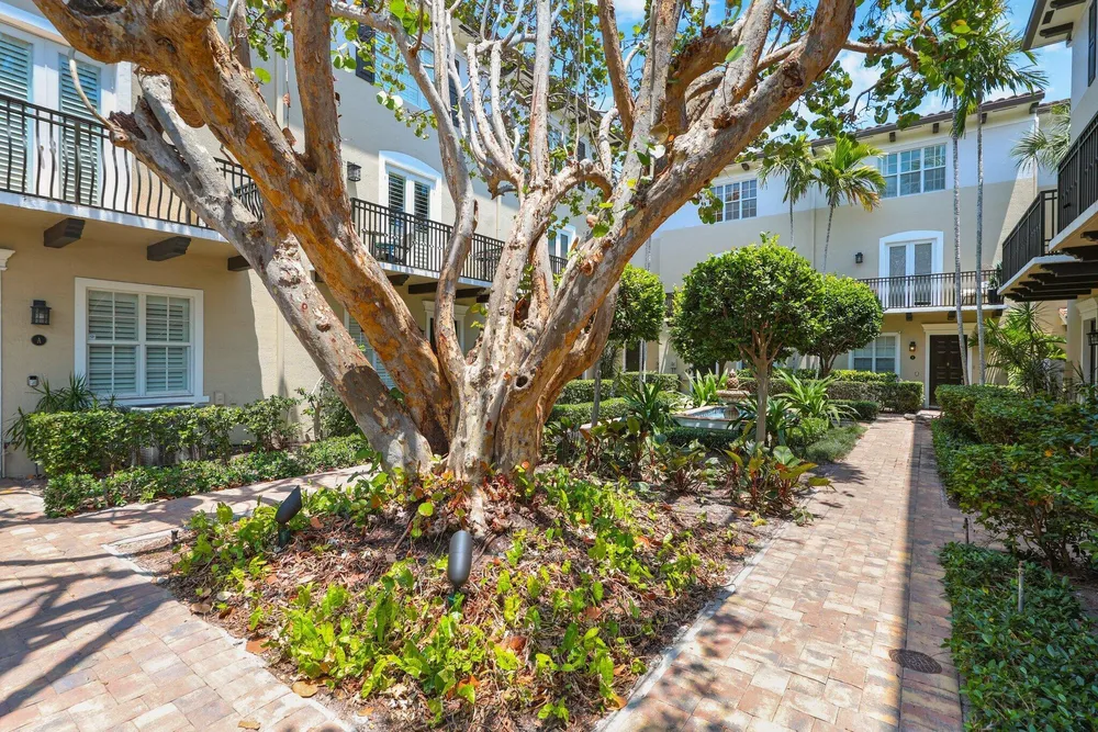 72 SE 6th Ave, Delray Beach, FL 33483