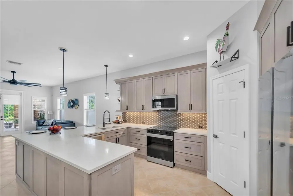 3003 W Leroy St, Tampa, FL 33607