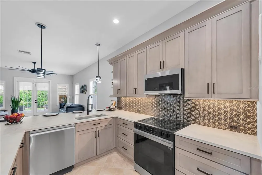 3003 W Leroy St, Tampa, FL 33607
