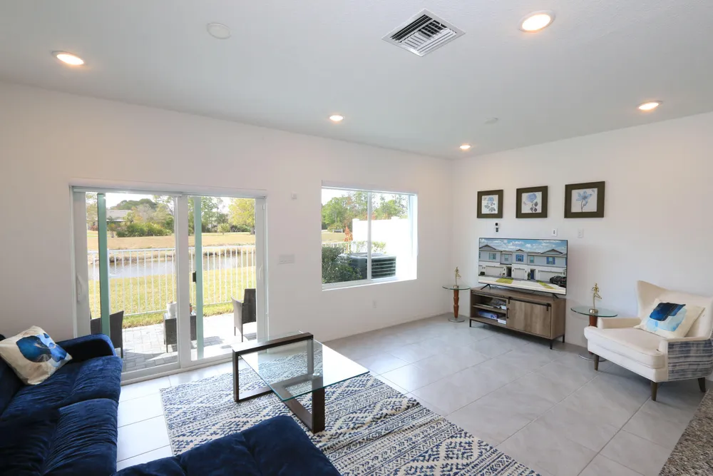 656 NE Waters Edge Ln, Port St Lucie, FL 34983