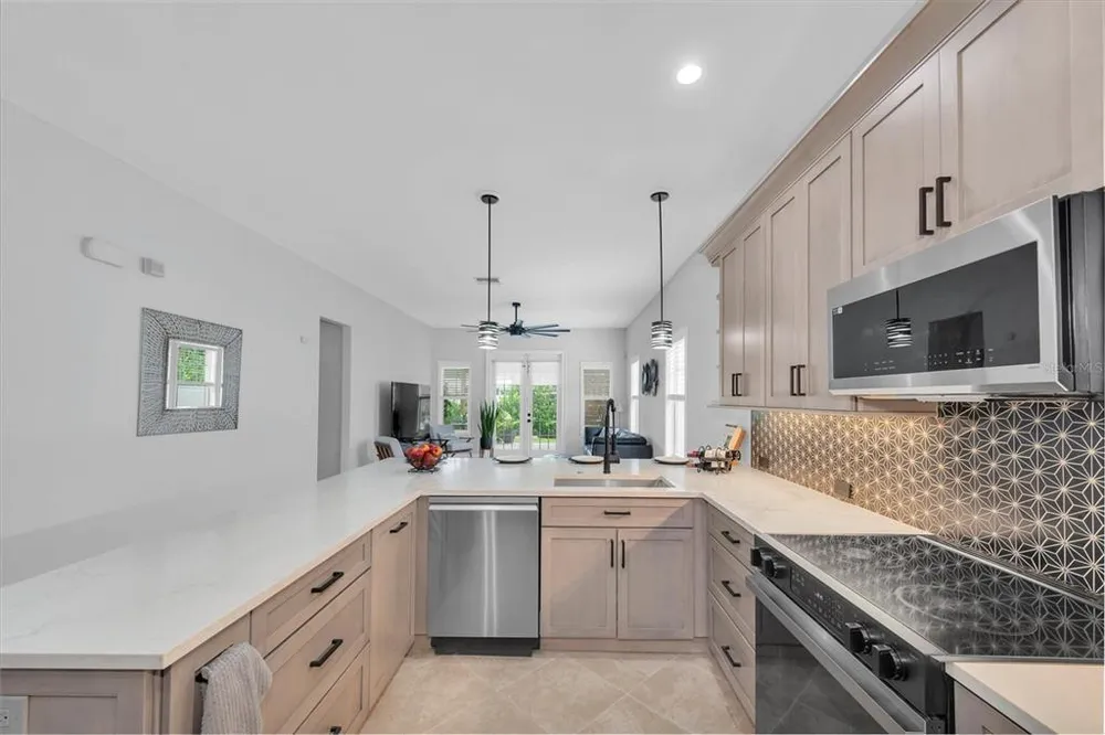 3003 W Leroy St, Tampa, FL 33607