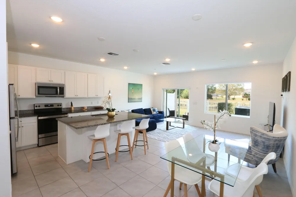 656 NE Waters Edge Ln, Port St Lucie, FL 34983