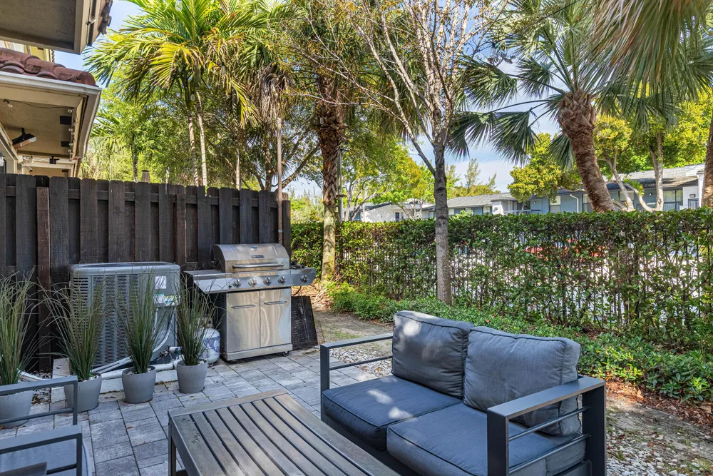 5931 NW 56th Pl, Tamarac, FL 33319