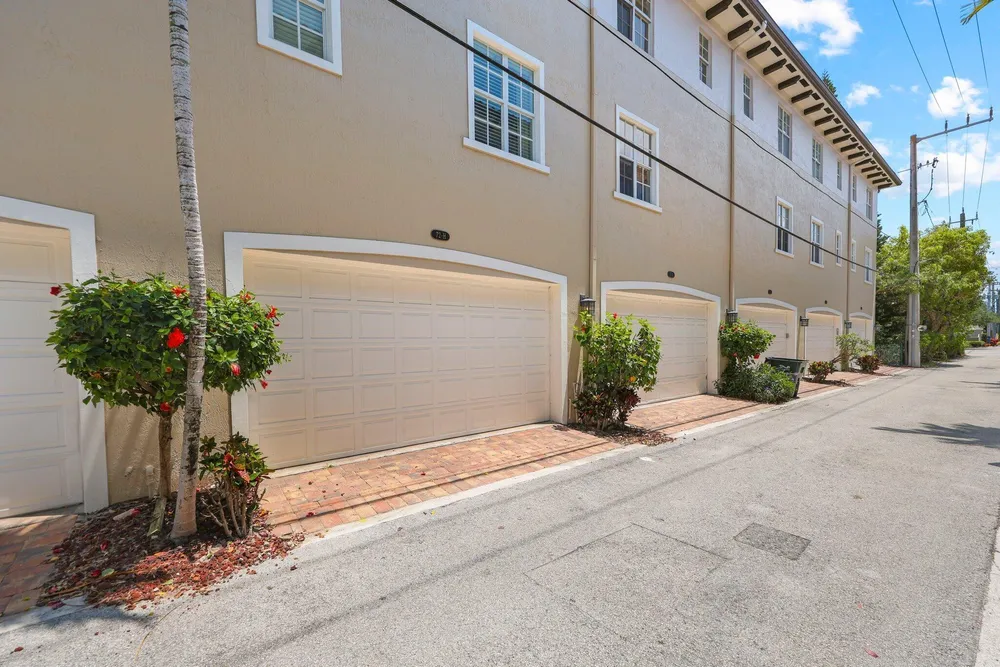 72 SE 6th Ave, Delray Beach, FL 33483