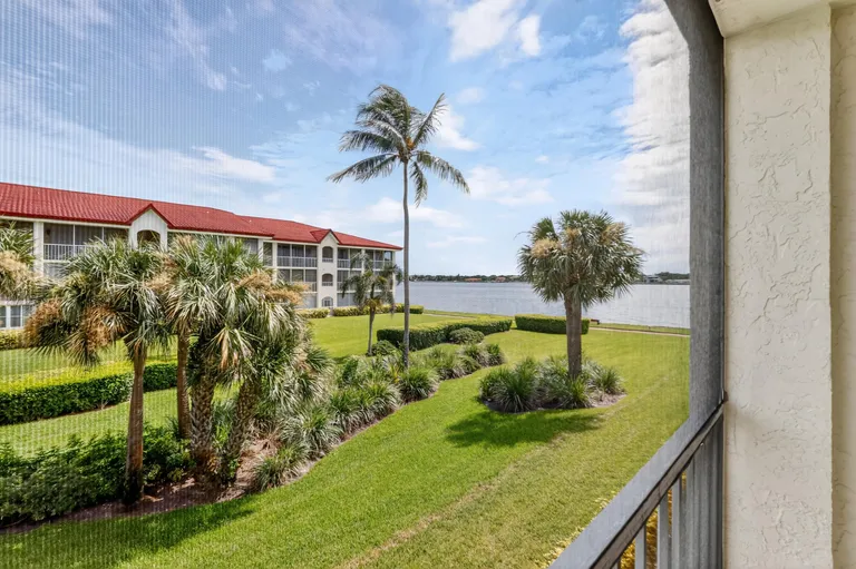 110 Half Moon Circle, Hypoluxo, FL 33462