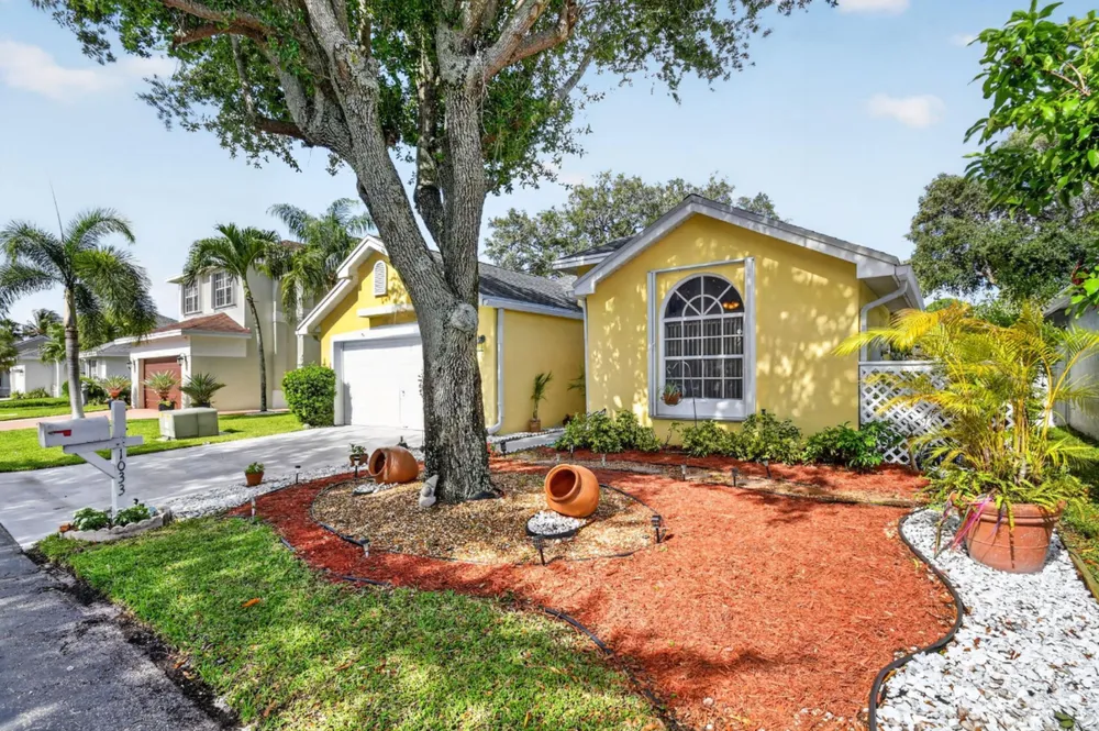 1033 Fairfax Circle W, Boynton Beach, FL 33436