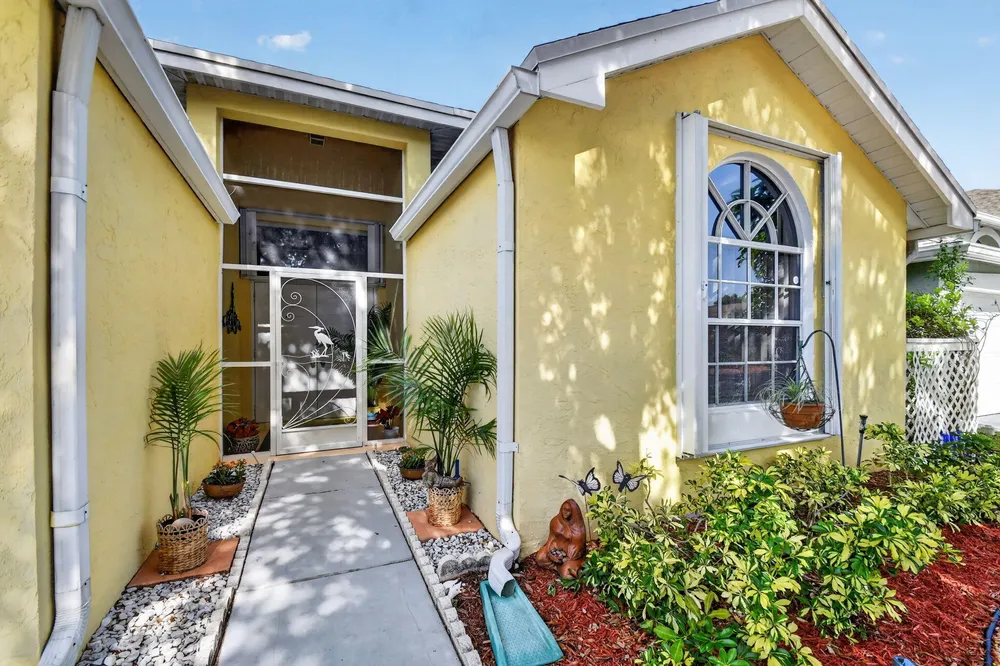 1033 Fairfax Circle W, Boynton Beach, FL 33436