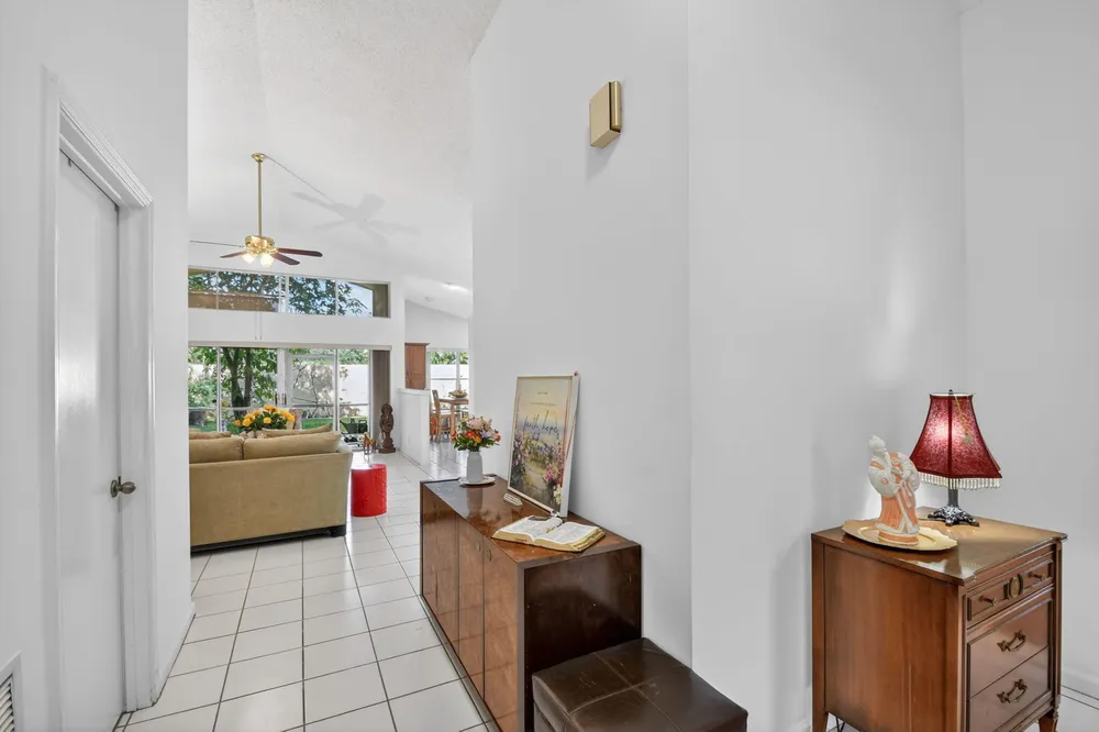 1033 Fairfax Circle W, Boynton Beach, FL 33436