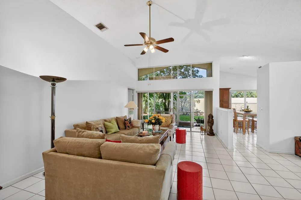 1033 Fairfax Circle W, Boynton Beach, FL 33436