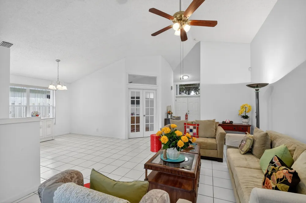 1033 Fairfax Circle W, Boynton Beach, FL 33436