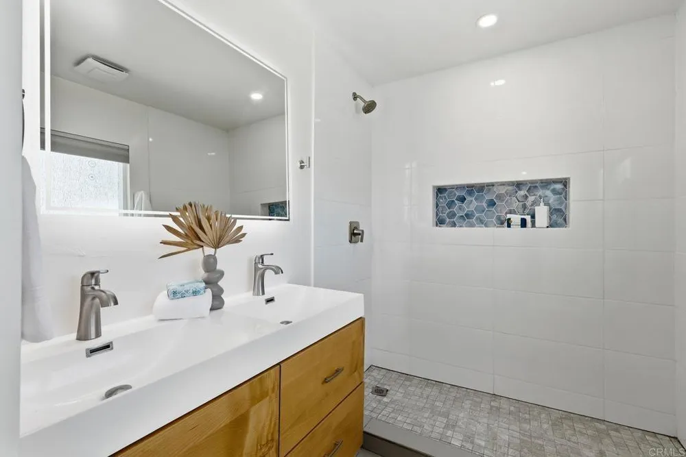 8135 Whelan Dr, San Diego, CA 92119