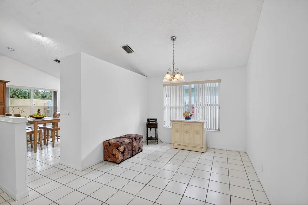 1033 Fairfax Circle W, Boynton Beach, FL 33436
