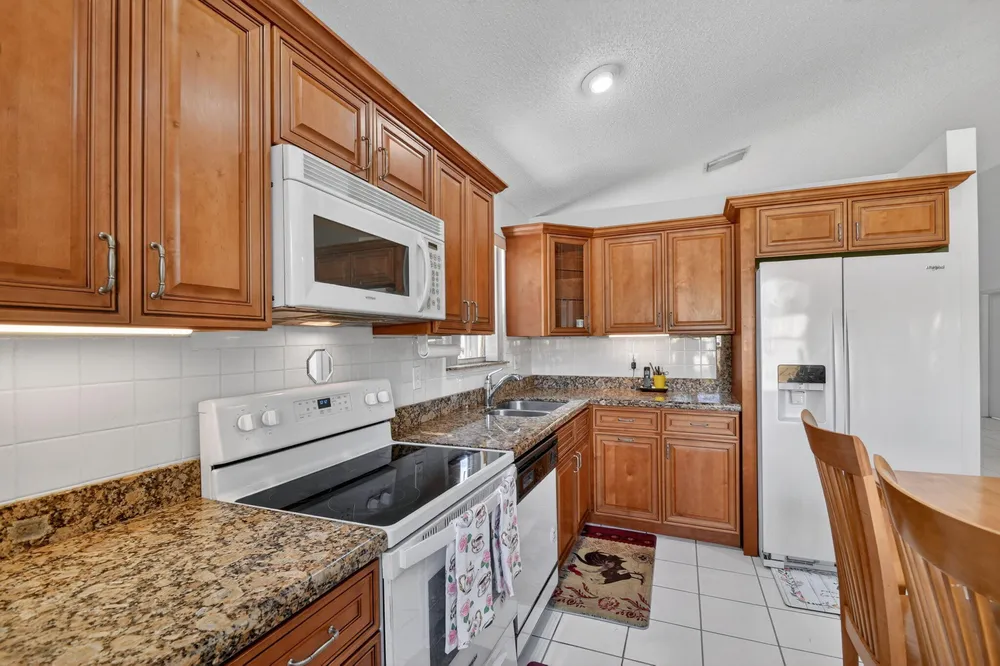 1033 Fairfax Circle W, Boynton Beach, FL 33436