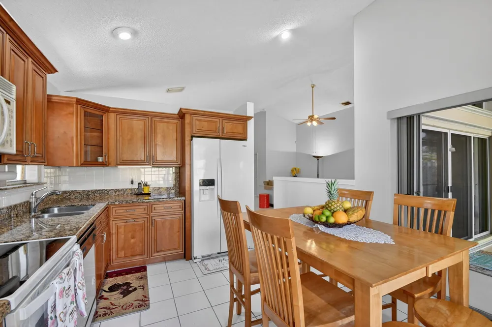 1033 Fairfax Circle W, Boynton Beach, FL 33436
