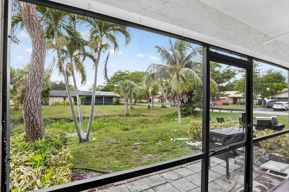 9050 NW 28th St, Coral Springs, FL 33065