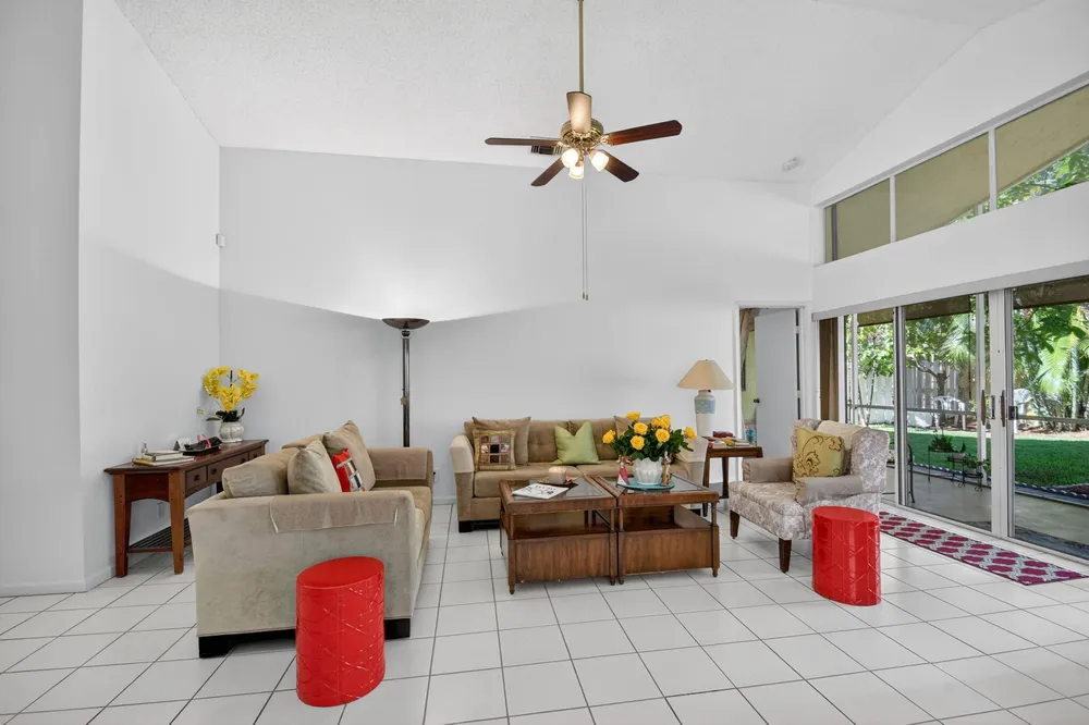1033 Fairfax Circle W, Boynton Beach, FL 33436