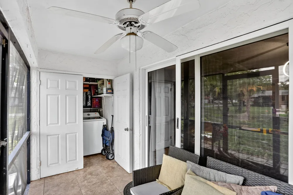 9050 NW 28th St, Coral Springs, FL 33065