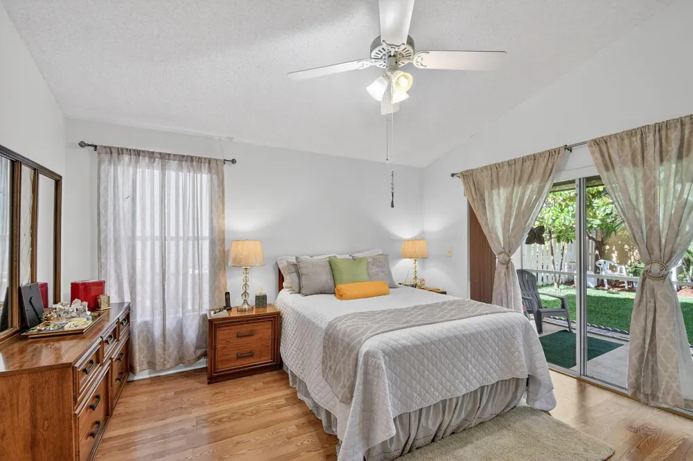 1033 Fairfax Circle W, Boynton Beach, FL 33436