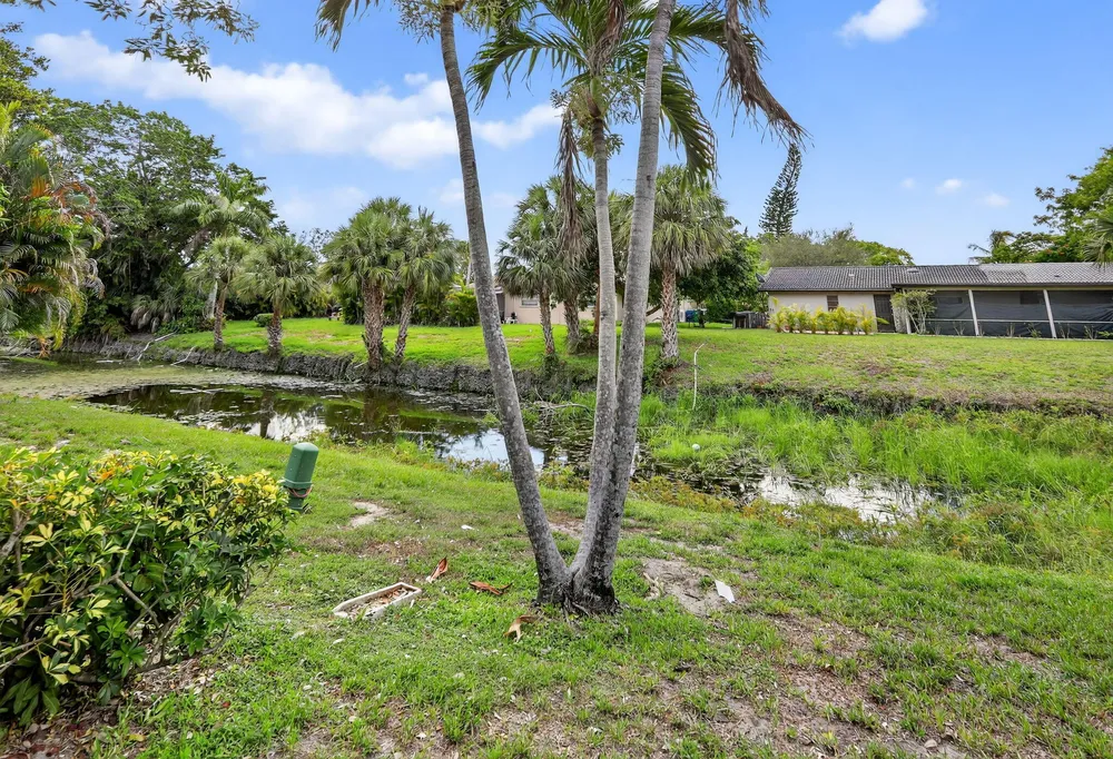 9050 NW 28th St, Coral Springs, FL 33065