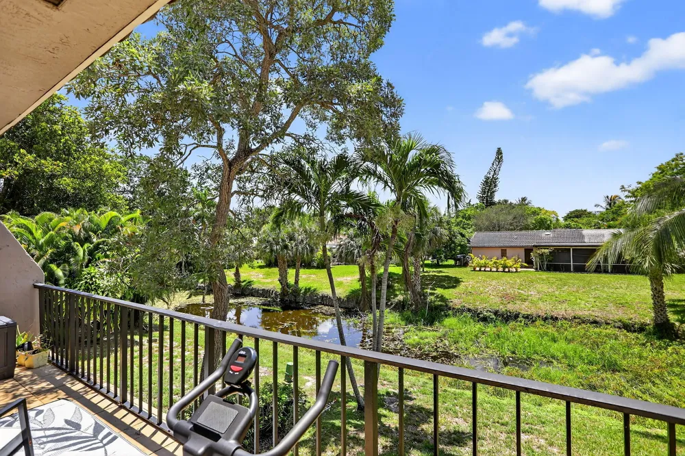 9050 NW 28th St, Coral Springs, FL 33065