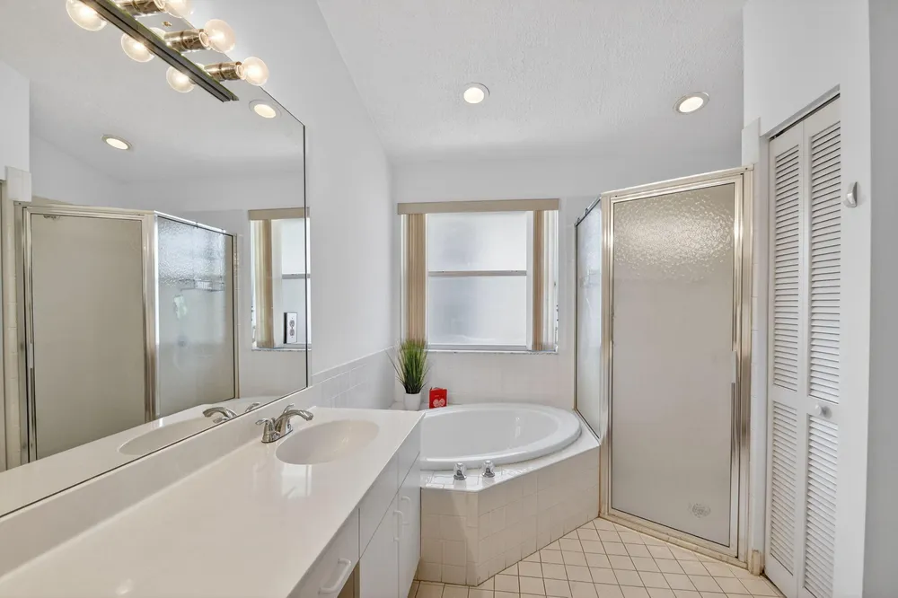 1033 Fairfax Circle W, Boynton Beach, FL 33436