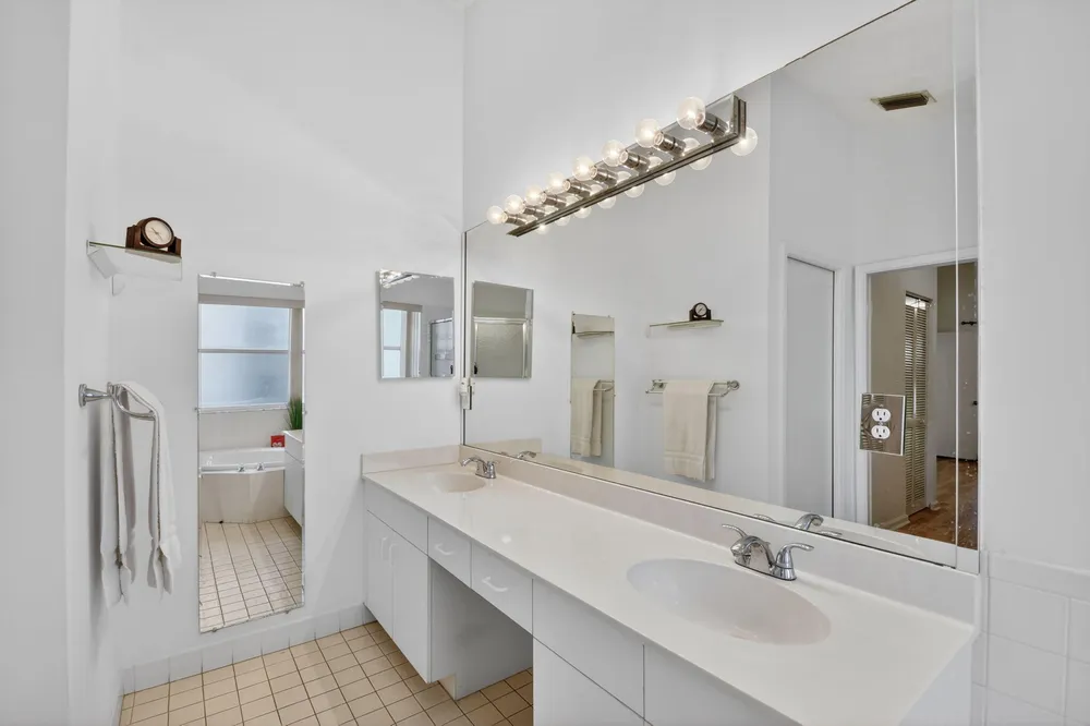 1033 Fairfax Circle W, Boynton Beach, FL 33436