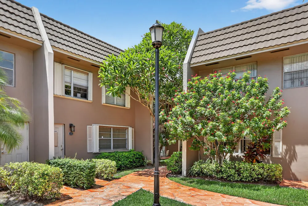 9050 NW 28th St, Coral Springs, FL 33065