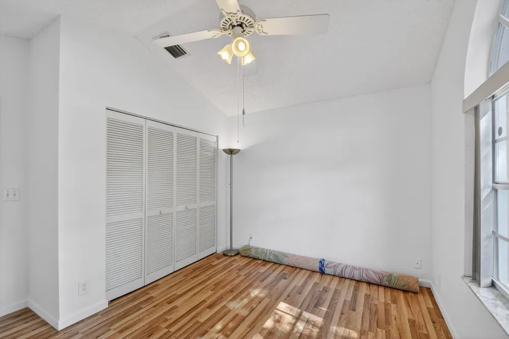 1033 Fairfax Circle W, Boynton Beach, FL 33436