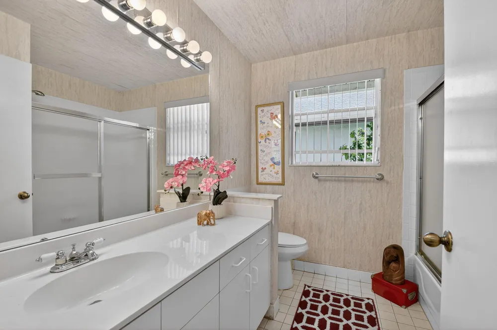 1033 Fairfax Circle W, Boynton Beach, FL 33436