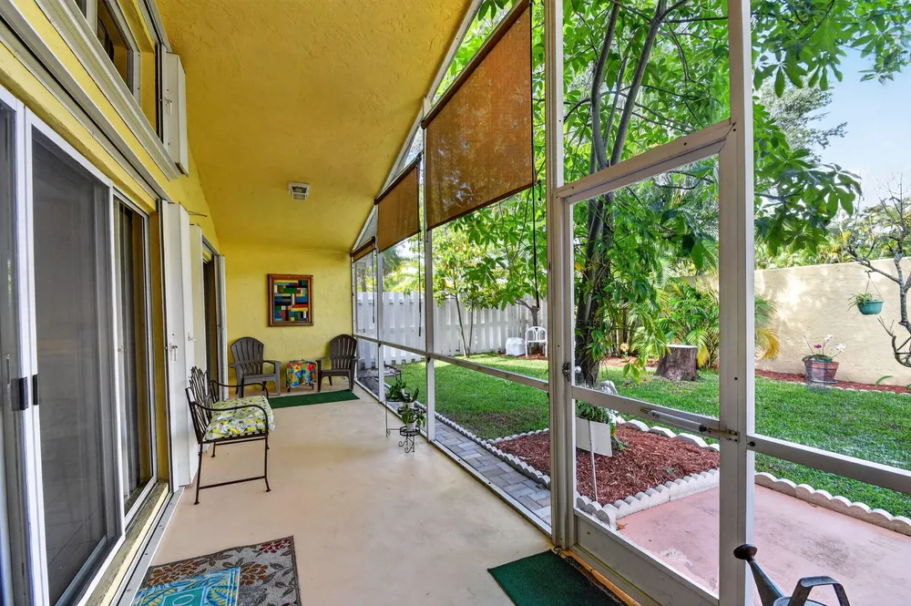 1033 Fairfax Circle W, Boynton Beach, FL 33436