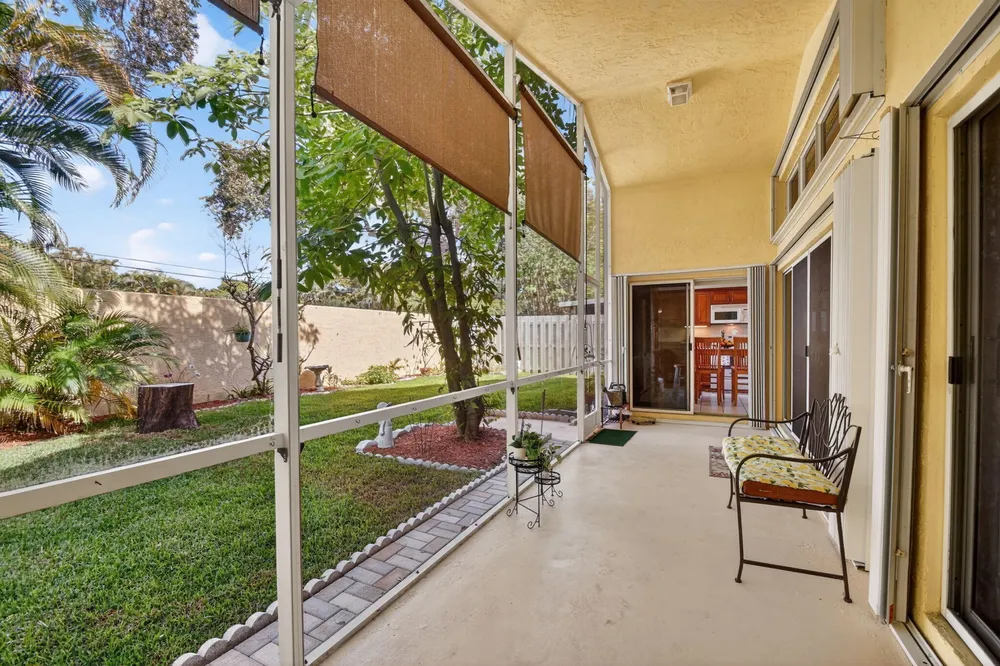 1033 Fairfax Circle W, Boynton Beach, FL 33436