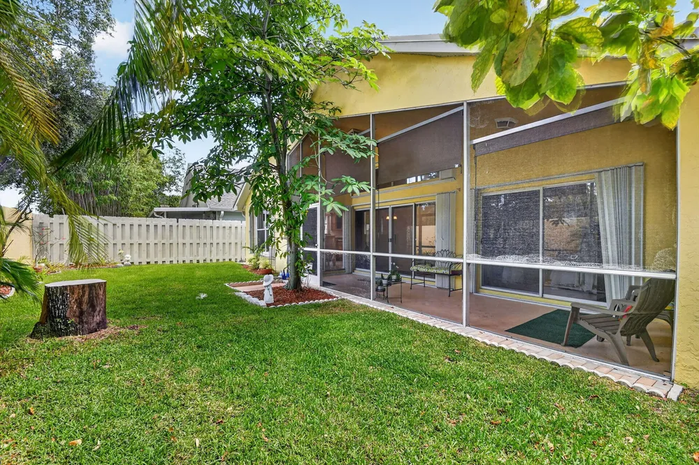 1033 Fairfax Circle W, Boynton Beach, FL 33436