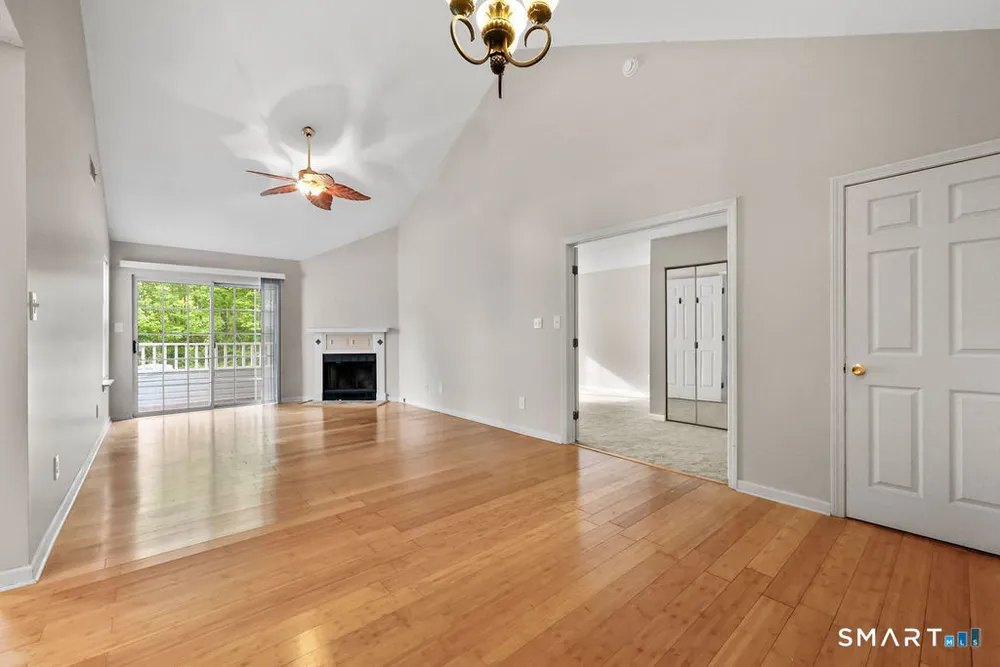 1-9 Forest Glen Circle, Middletown, CT 06457