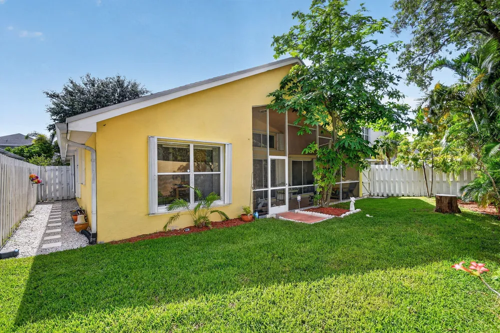 1033 Fairfax Circle W, Boynton Beach, FL 33436
