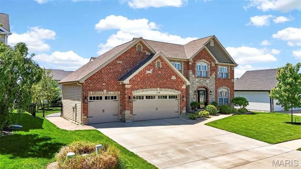 124 Central Park Ave, Wentzville, MO 63385