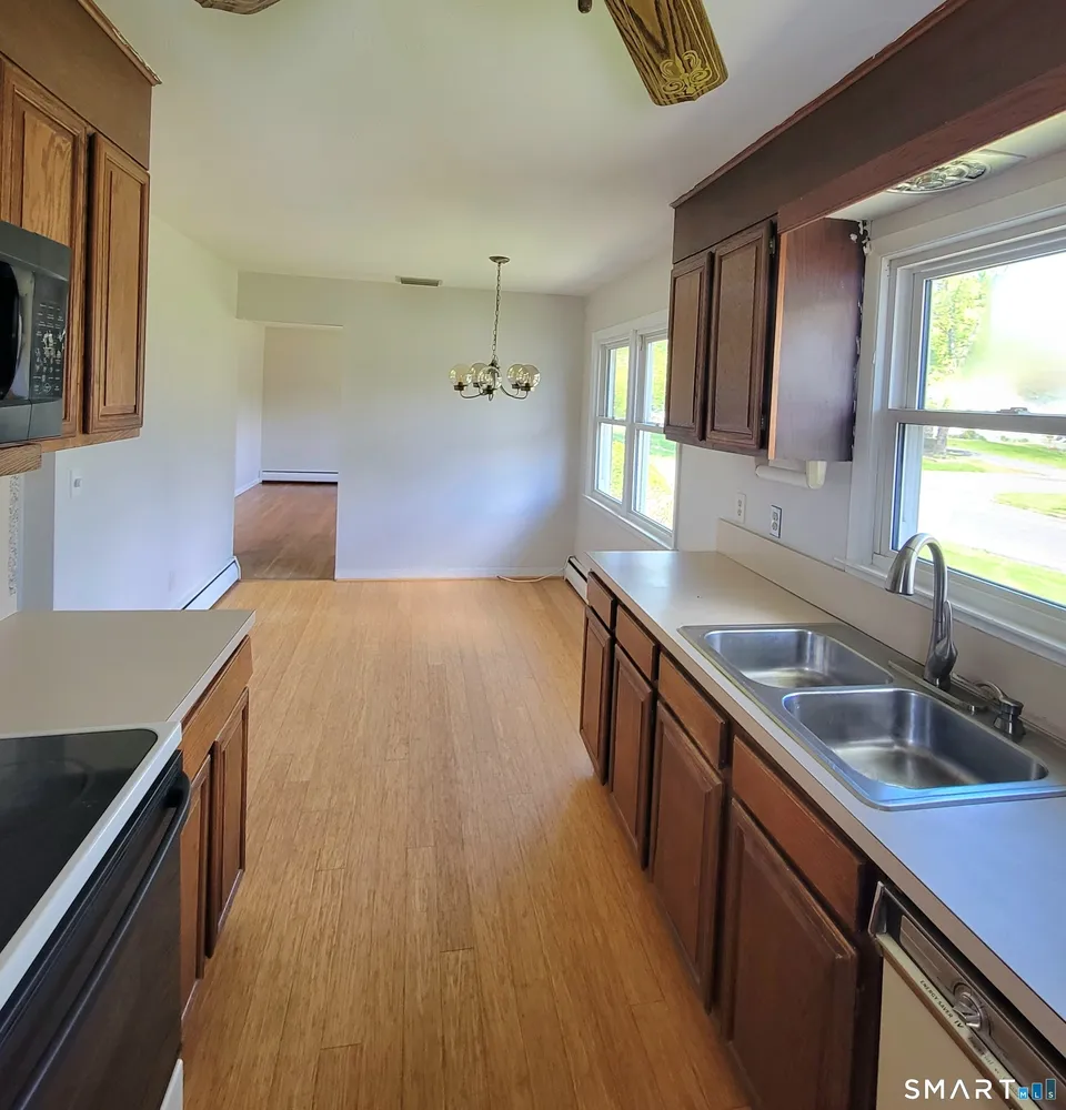 7 Devens St, New Britain, CT 06051
