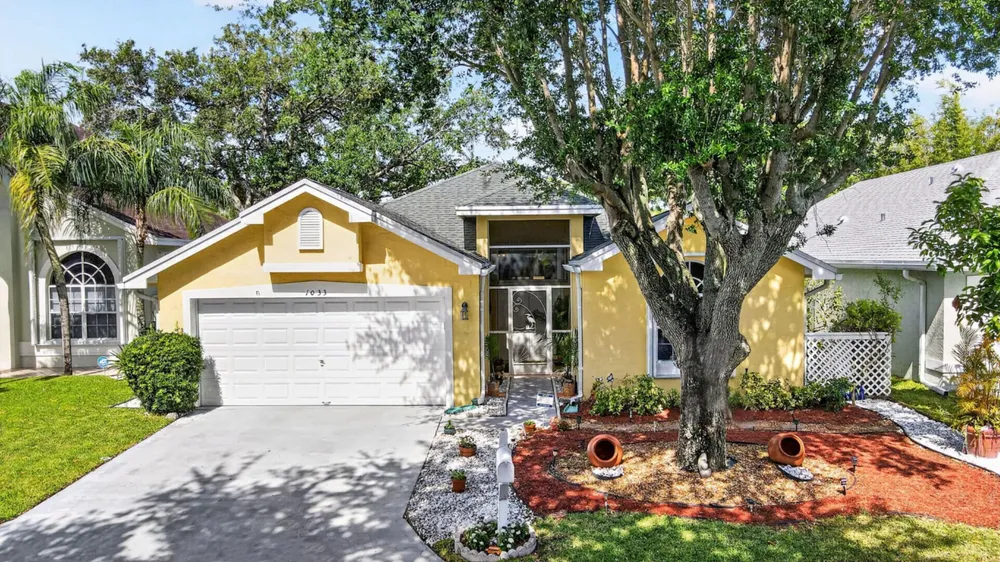 1033 Fairfax Circle W, Boynton Beach, FL 33436