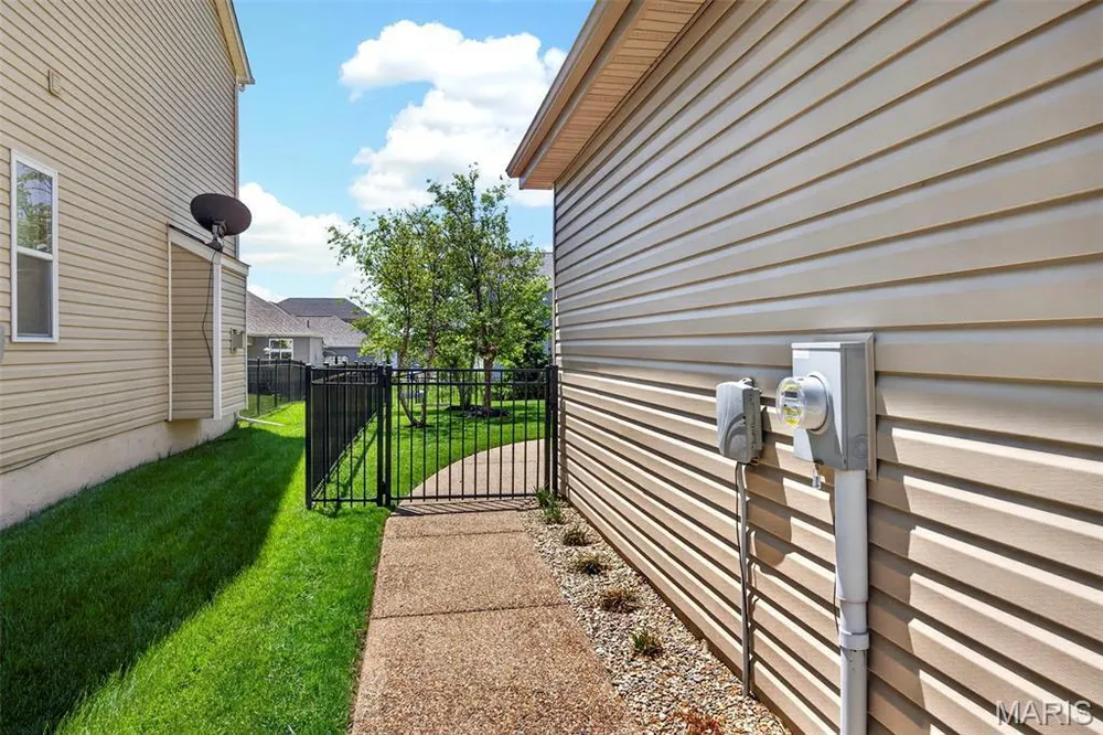 124 Central Park Ave, Wentzville, MO 63385
