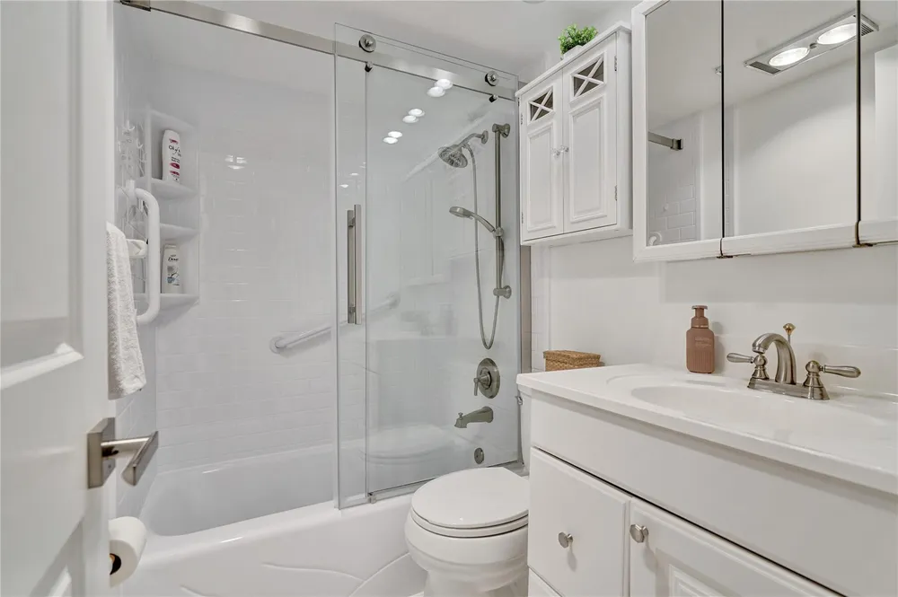 745 SE 19th Ave, Deerfield Beach, FL 33441