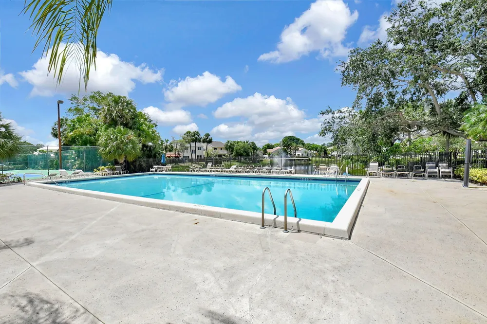 1033 Fairfax Circle W, Boynton Beach, FL 33436