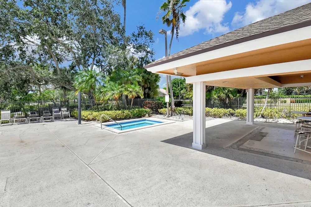 1033 Fairfax Circle W, Boynton Beach, FL 33436